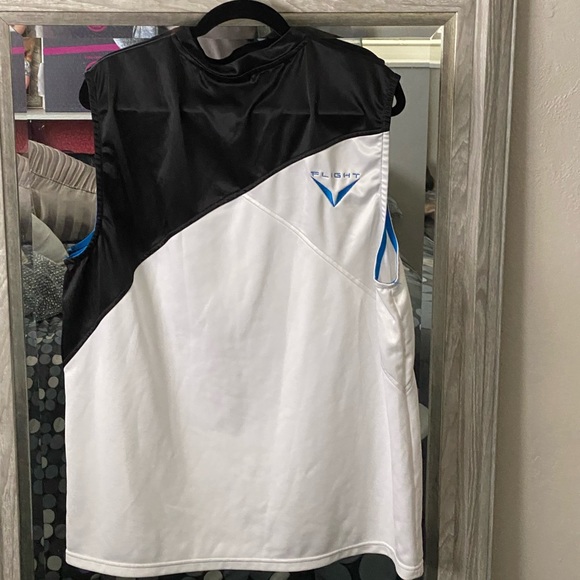 Nike sleeveless work out tank - Picture 2 of 5